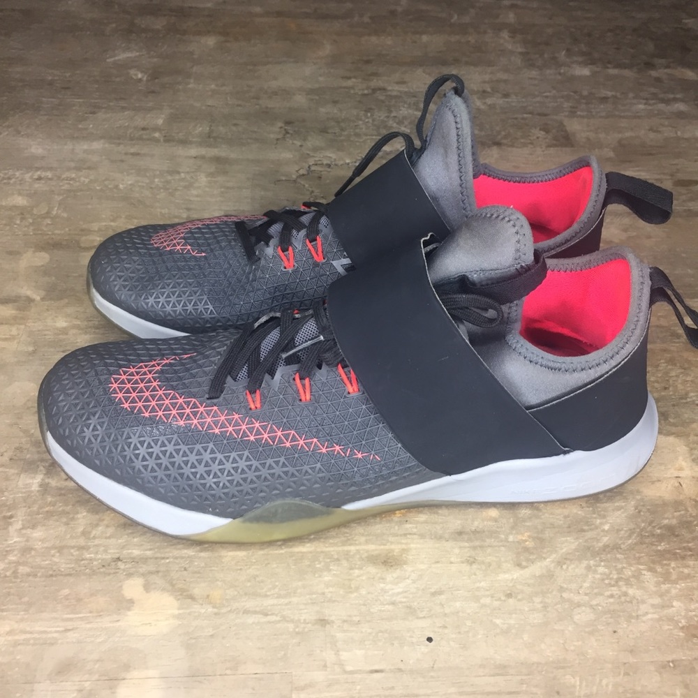Nike Zoom Men’s 9.5 Velcro & Lace